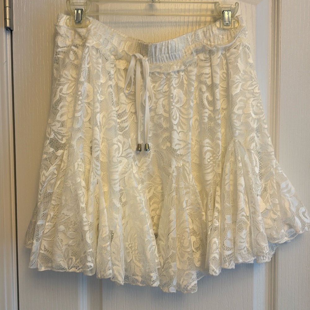 Main Strip white lace skirt - size L